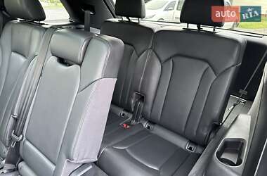 Внедорожник / Кроссовер Audi Q7 2017 в 
