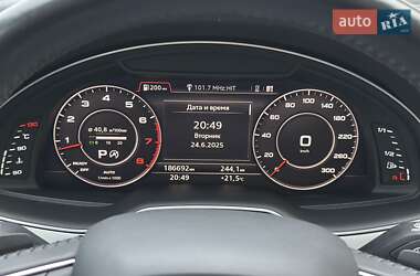 Внедорожник / Кроссовер Audi Q7 2017 в 