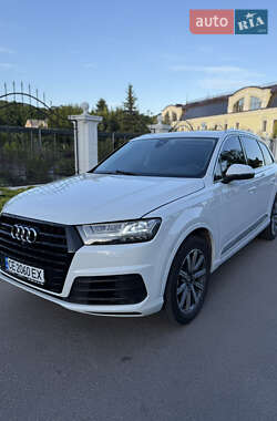 Позашляховик / Кросовер Audi Q7 2017 в 