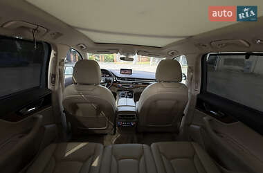 Позашляховик / Кросовер Audi Q7 2016 в 