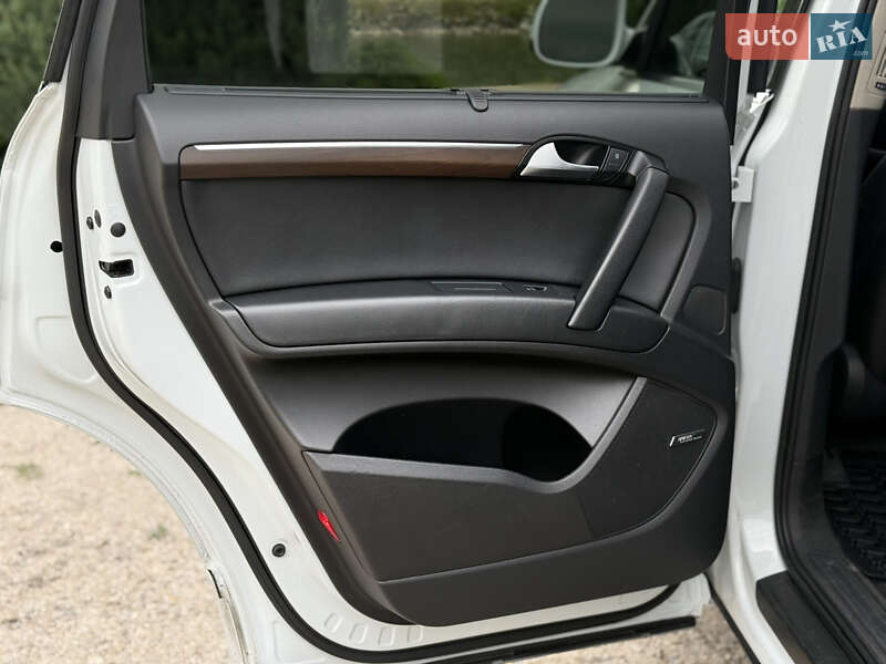 Позашляховик / Кросовер Audi Q7 2015 в Дніпрі