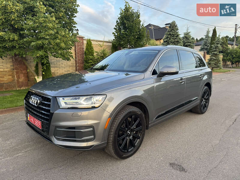 Внедорожник / Кроссовер Audi Q7 2017 в 