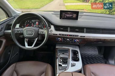 Внедорожник / Кроссовер Audi Q7 2017 в 