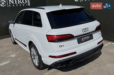 Внедорожник / Кроссовер Audi Q7 2022 в 