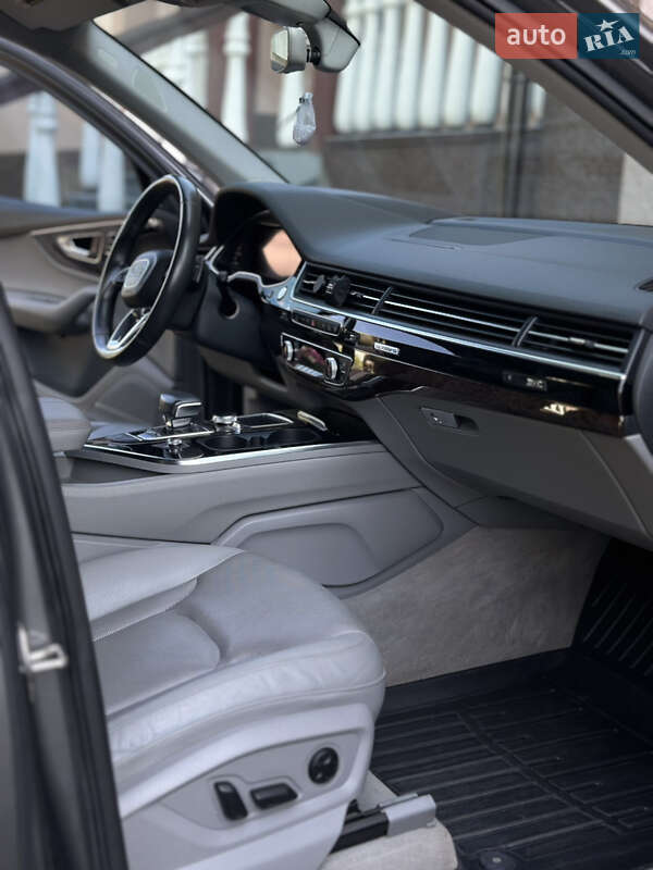 Внедорожник / Кроссовер Audi Q7 2016 в Хмельницком