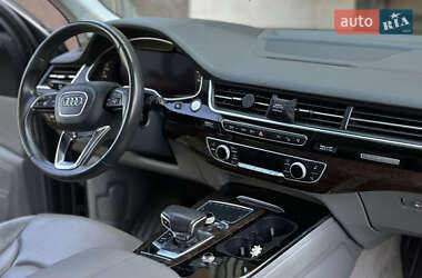 Внедорожник / Кроссовер Audi Q7 2016 в 