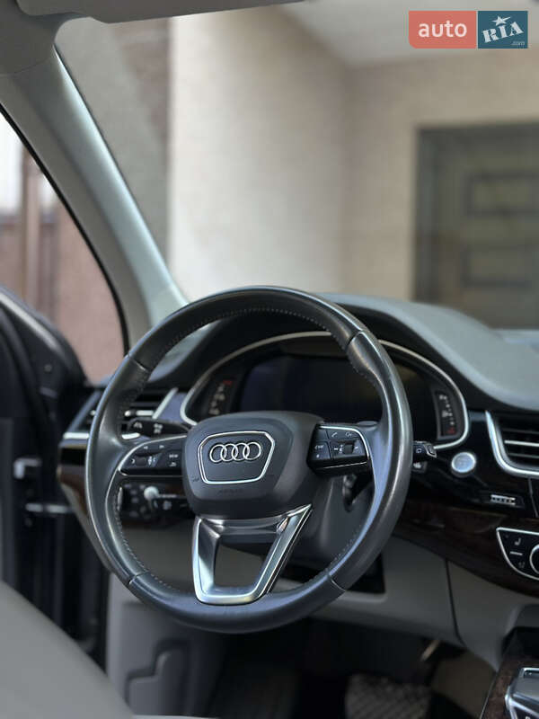 Внедорожник / Кроссовер Audi Q7 2016 в Хмельницком