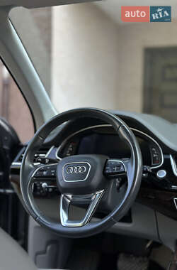 Внедорожник / Кроссовер Audi Q7 2016 в 