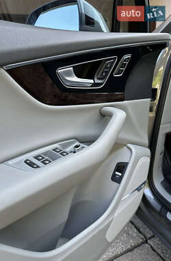 Внедорожник / Кроссовер Audi Q7 2016 в 