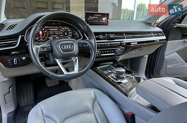 Внедорожник / Кроссовер Audi Q7 2016 в 