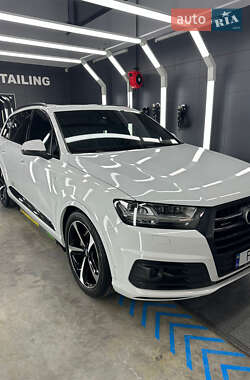 Позашляховик / Кросовер Audi Q7 2016 в 