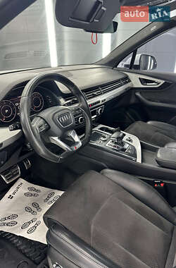 Позашляховик / Кросовер Audi Q7 2016 в 