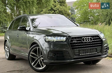Позашляховик / Кросовер Audi Q7 2017 в 