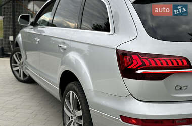 Внедорожник / Кроссовер Audi Q7 2015 в 