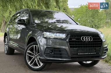 Позашляховик / Кросовер Audi Q7 2017 в 
