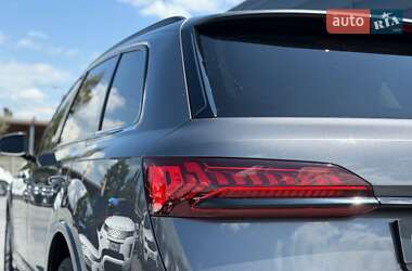 Внедорожник / Кроссовер Audi Q7 2022 в 