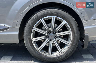 Внедорожник / Кроссовер Audi Q7 2017 в 