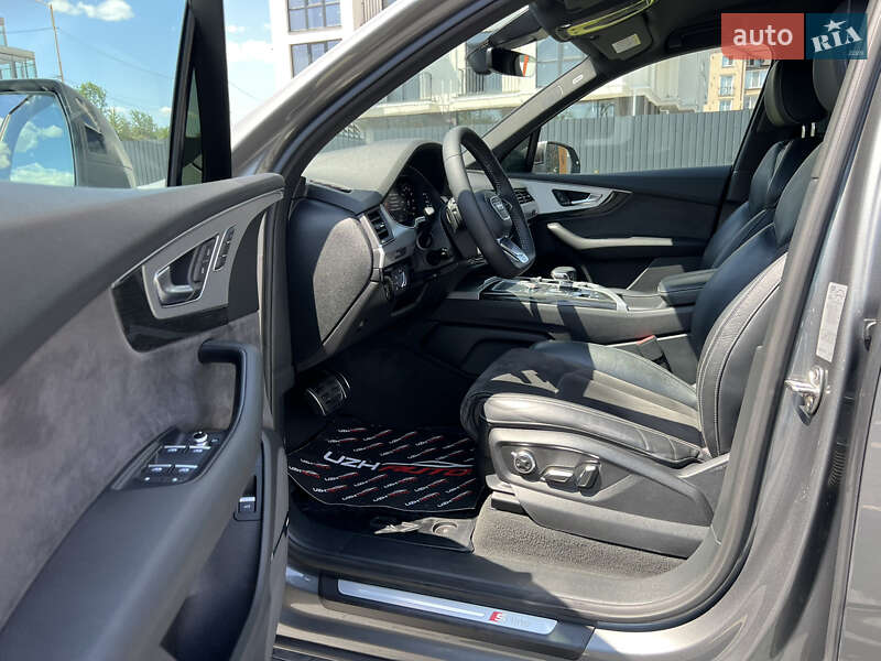 Внедорожник / Кроссовер Audi Q7 2017 в Ужгороде