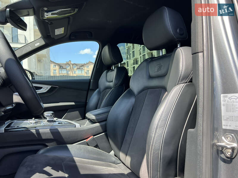 Внедорожник / Кроссовер Audi Q7 2017 в Ужгороде