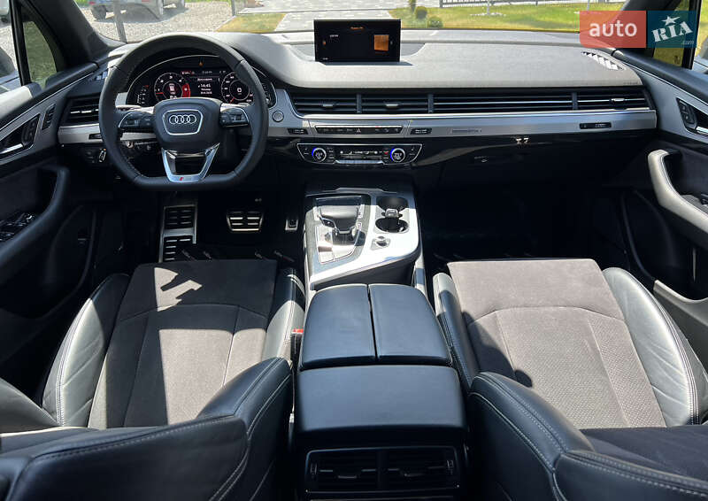 Внедорожник / Кроссовер Audi Q7 2017 в Ужгороде