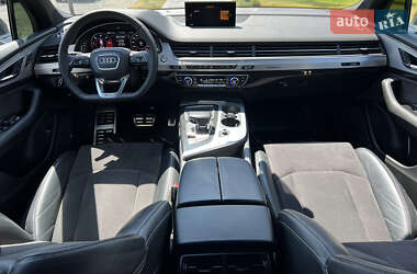 Внедорожник / Кроссовер Audi Q7 2017 в 