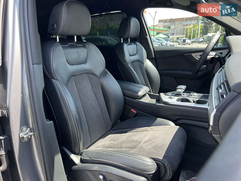 Внедорожник / Кроссовер Audi Q7 2017 в Ужгороде