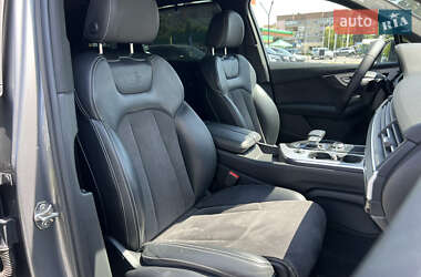 Внедорожник / Кроссовер Audi Q7 2017 в 