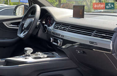 Внедорожник / Кроссовер Audi Q7 2017 в 