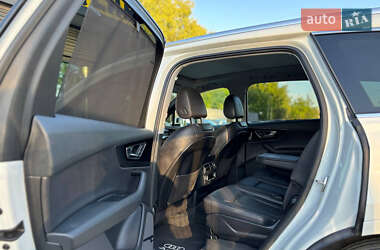 Внедорожник / Кроссовер Audi Q7 2015 в 