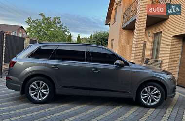 Внедорожник / Кроссовер Audi Q7 2017 в 