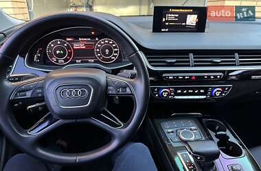 Внедорожник / Кроссовер Audi Q7 2017 в 