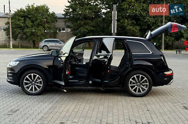 Позашляховик / Кросовер Audi Q7 2017 в 