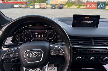 Позашляховик / Кросовер Audi Q7 2017 в 