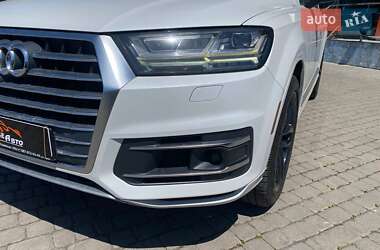 Внедорожник / Кроссовер Audi Q7 2016 в 