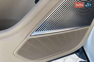 Внедорожник / Кроссовер Audi Q7 2016 в 