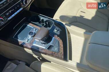 Внедорожник / Кроссовер Audi Q7 2016 в 
