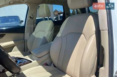 Внедорожник / Кроссовер Audi Q7 2016 в 