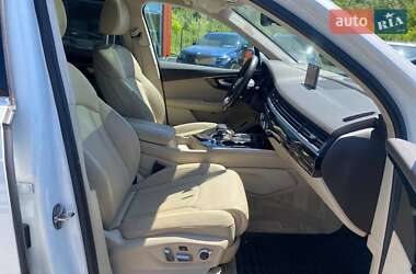Внедорожник / Кроссовер Audi Q7 2016 в 