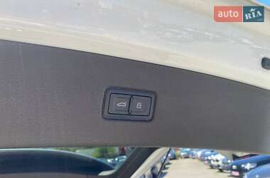 Внедорожник / Кроссовер Audi Q7 2016 в 