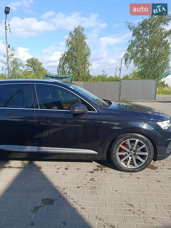 Внедорожник / Кроссовер Audi Q7 2016 в Шишаки