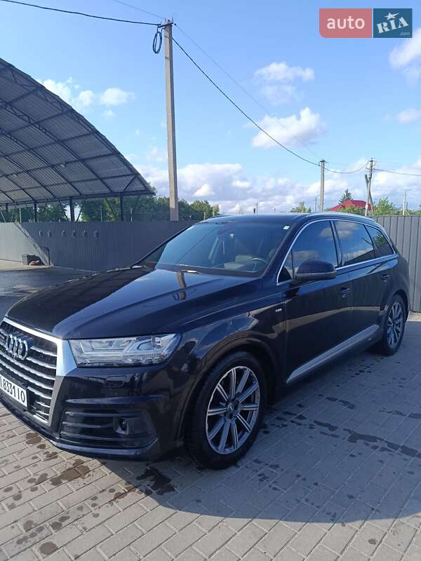 Внедорожник / Кроссовер Audi Q7 2016 в 