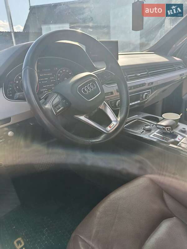 Внедорожник / Кроссовер Audi Q7 2016 в Шишаки