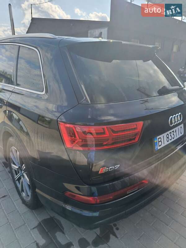 Внедорожник / Кроссовер Audi Q7 2016 в Шишаки