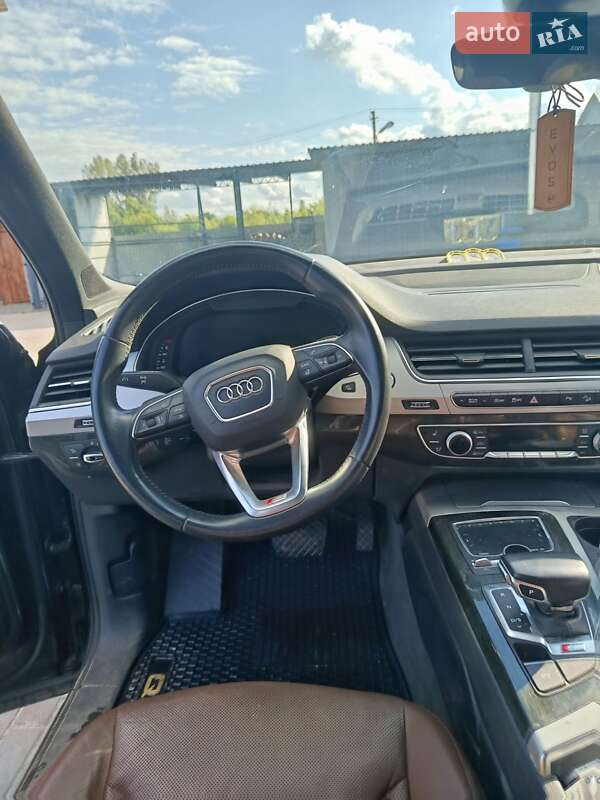 Внедорожник / Кроссовер Audi Q7 2016 в Шишаки