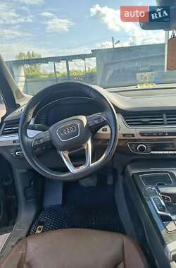 Внедорожник / Кроссовер Audi Q7 2016 в 