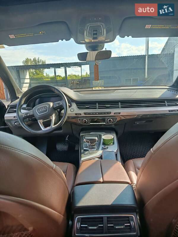 Внедорожник / Кроссовер Audi Q7 2016 в Шишаки
