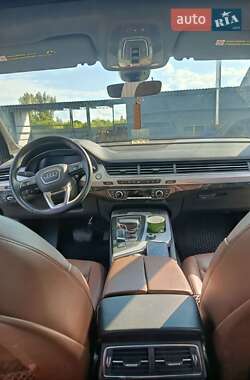 Внедорожник / Кроссовер Audi Q7 2016 в 