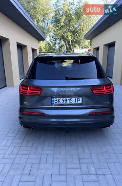 Позашляховик / Кросовер Audi Q7 2016 в 