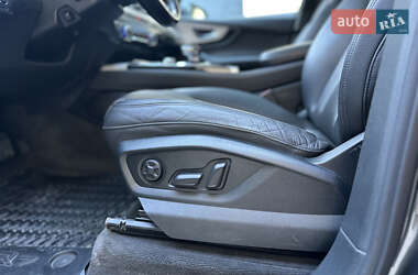 Позашляховик / Кросовер Audi Q7 2016 в 