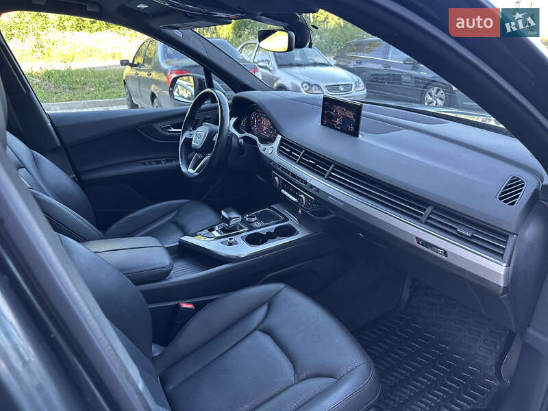 Позашляховик / Кросовер Audi Q7 2016 в Рівному